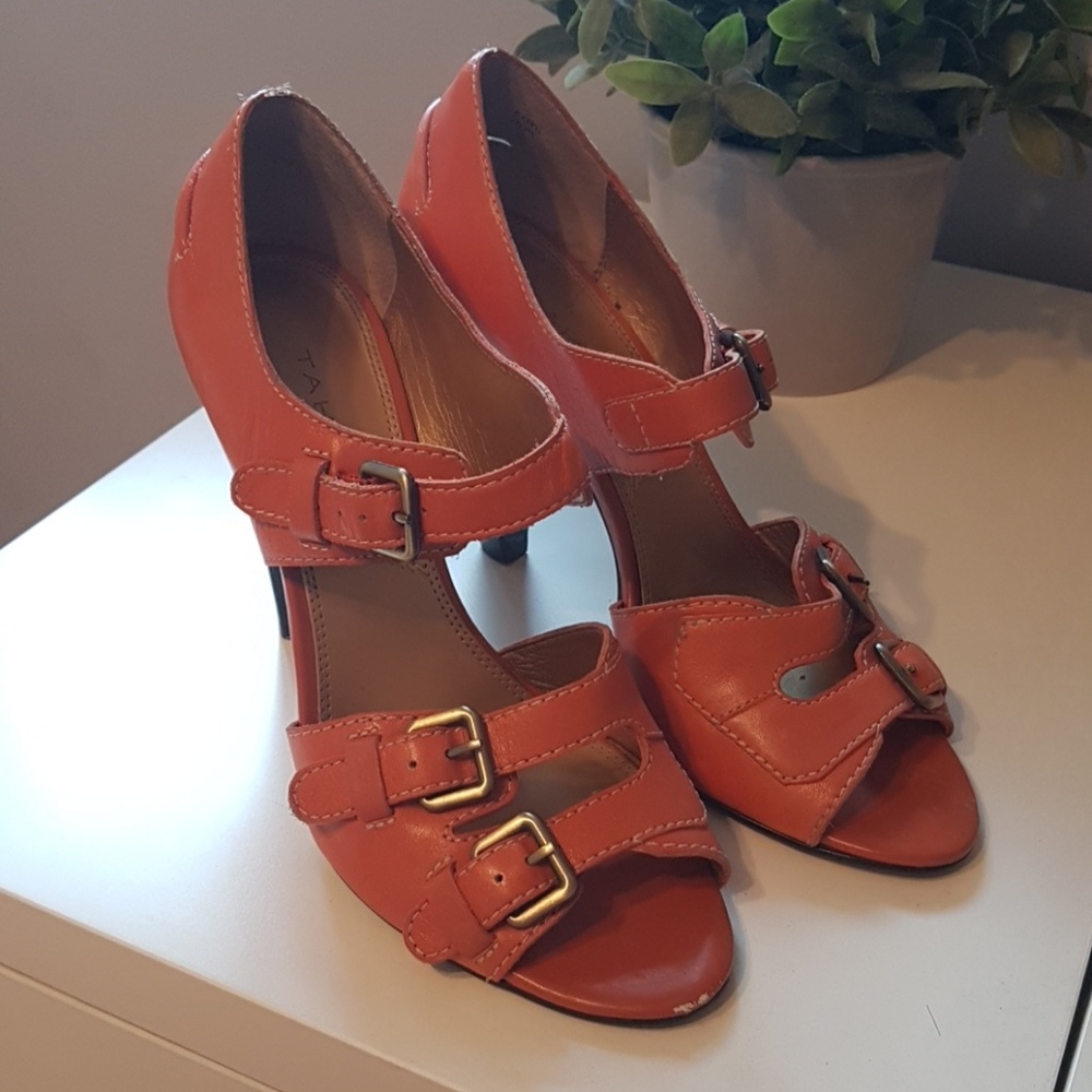 Tahari pumps